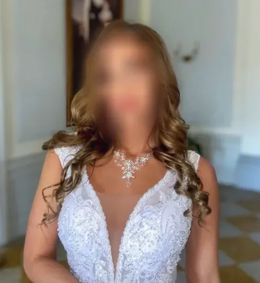 Andrea, 39