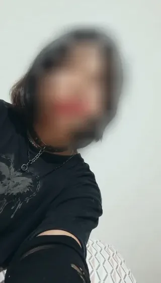 Büsra, 18