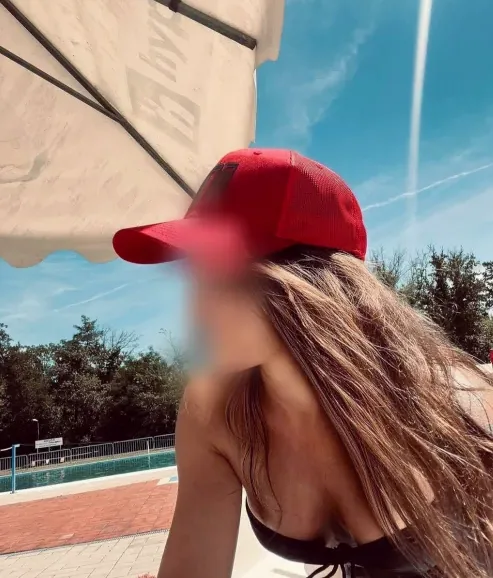 Celina, 32