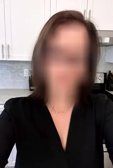 Claudia, 38
