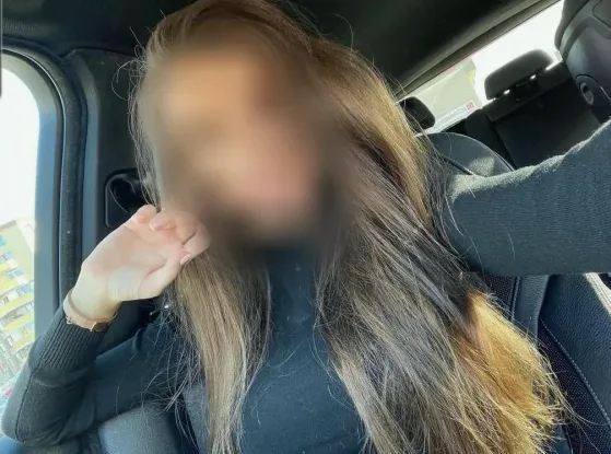 Elena, 33