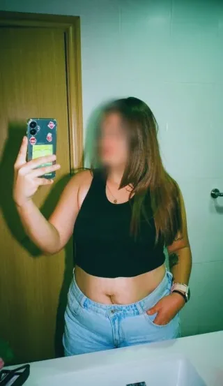 Larissa, 28