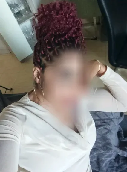 Laura, 36