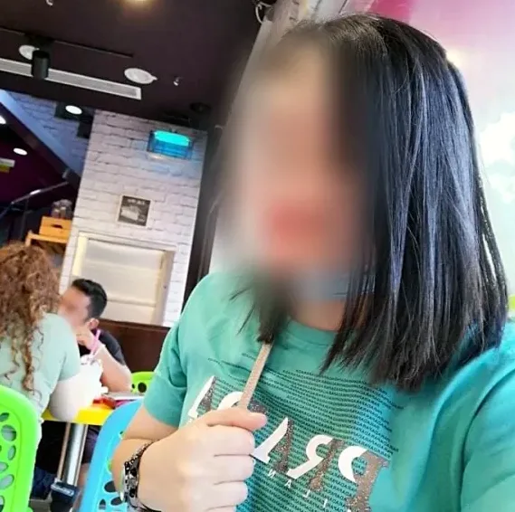 Mia, 37