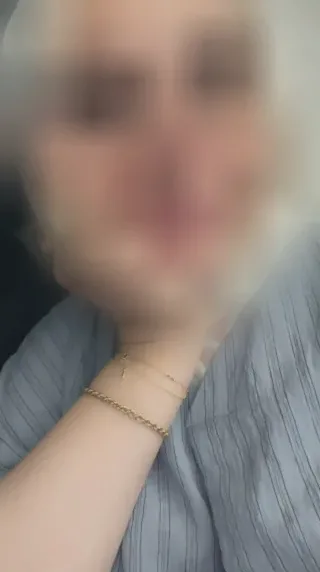 Mia, 36