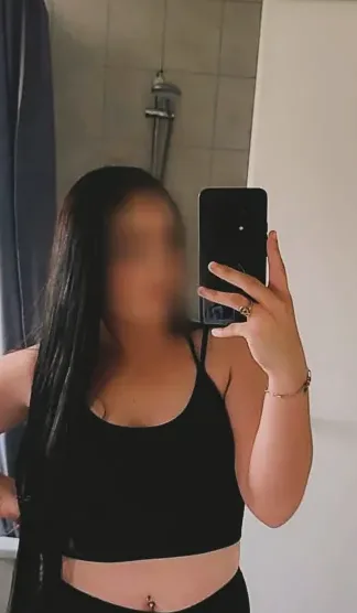 Miriam, 28