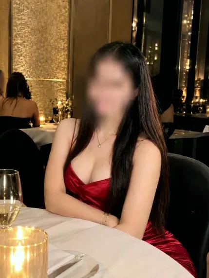 Nora, 30