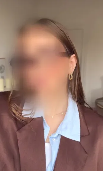 Pauline, 32