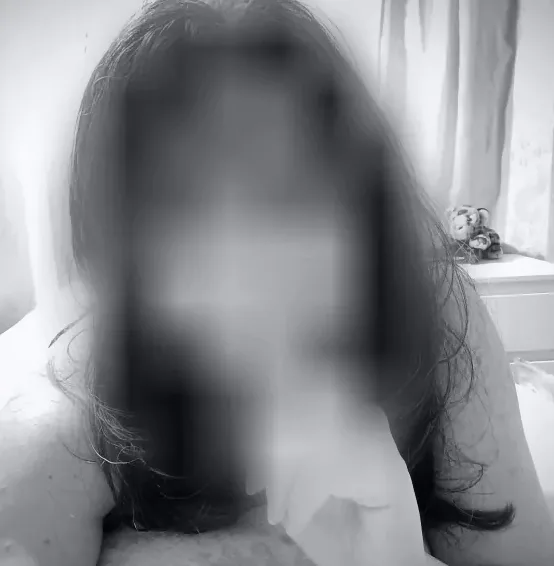 Sandra, 37