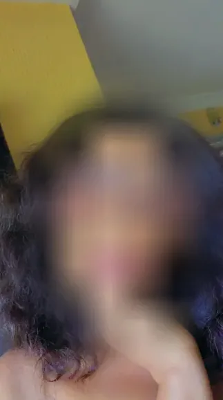 Vanessa, 33