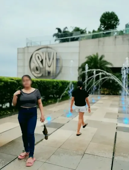 Vivien, 24